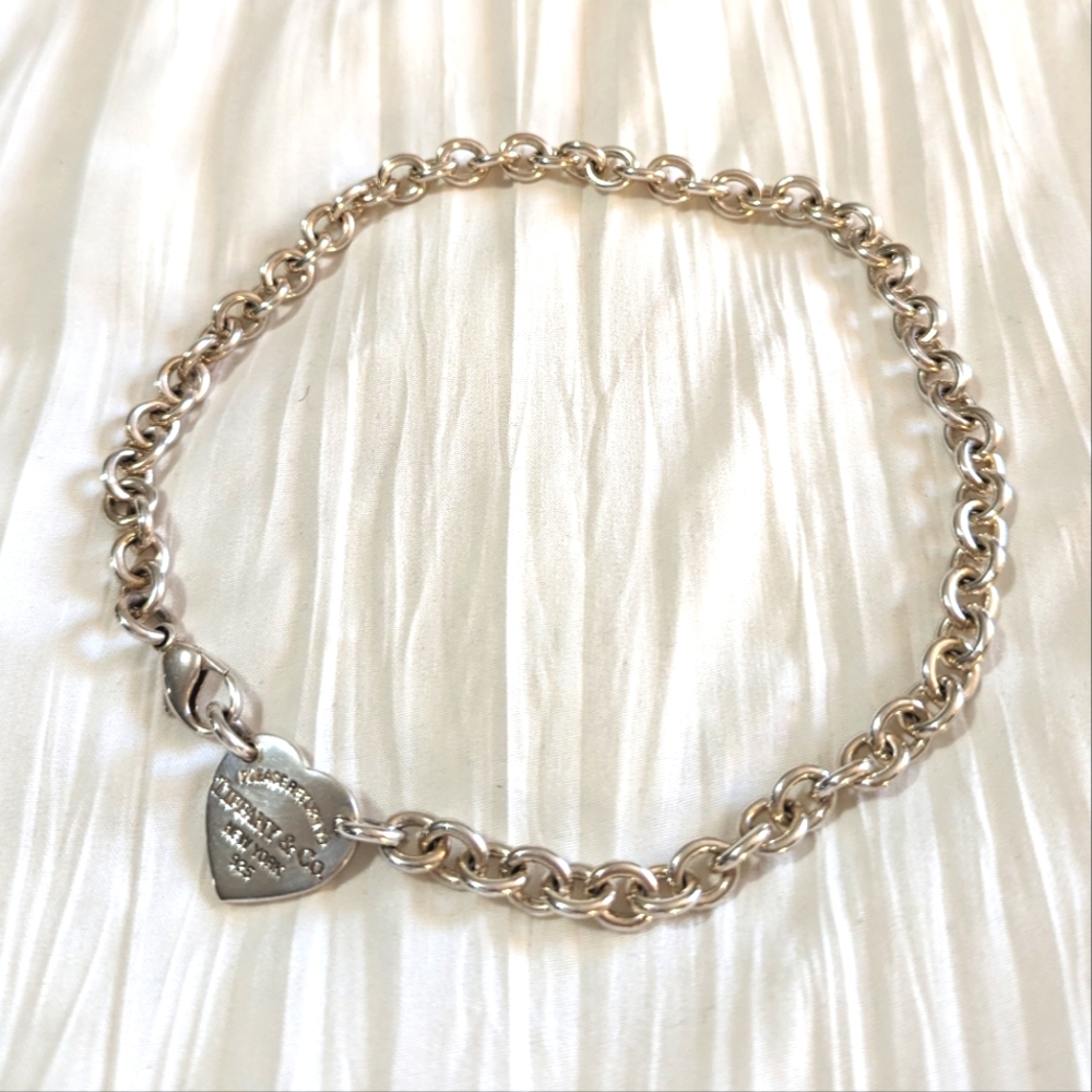 Return to Tiffany and Co Necklace